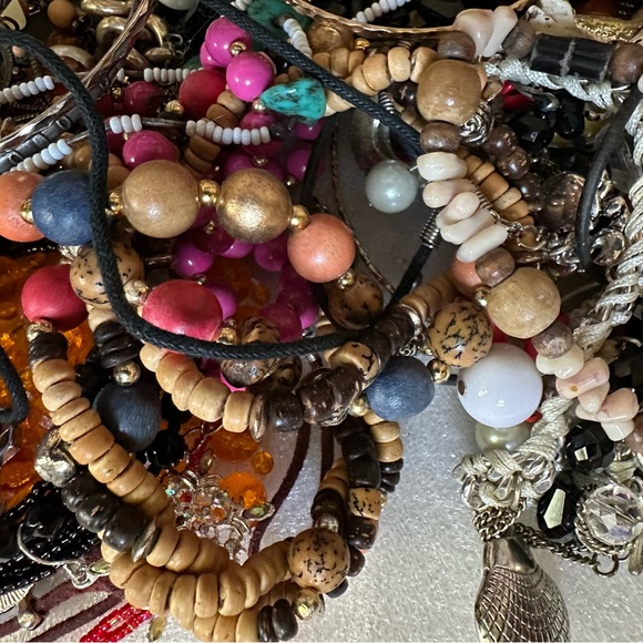 Elegant Multi-ColorJewelry Collection - Picture 4 of 7